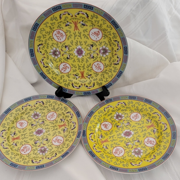 Set of 3- Mun Shou-Yellow Dinner Plates - Picture 2 of 8